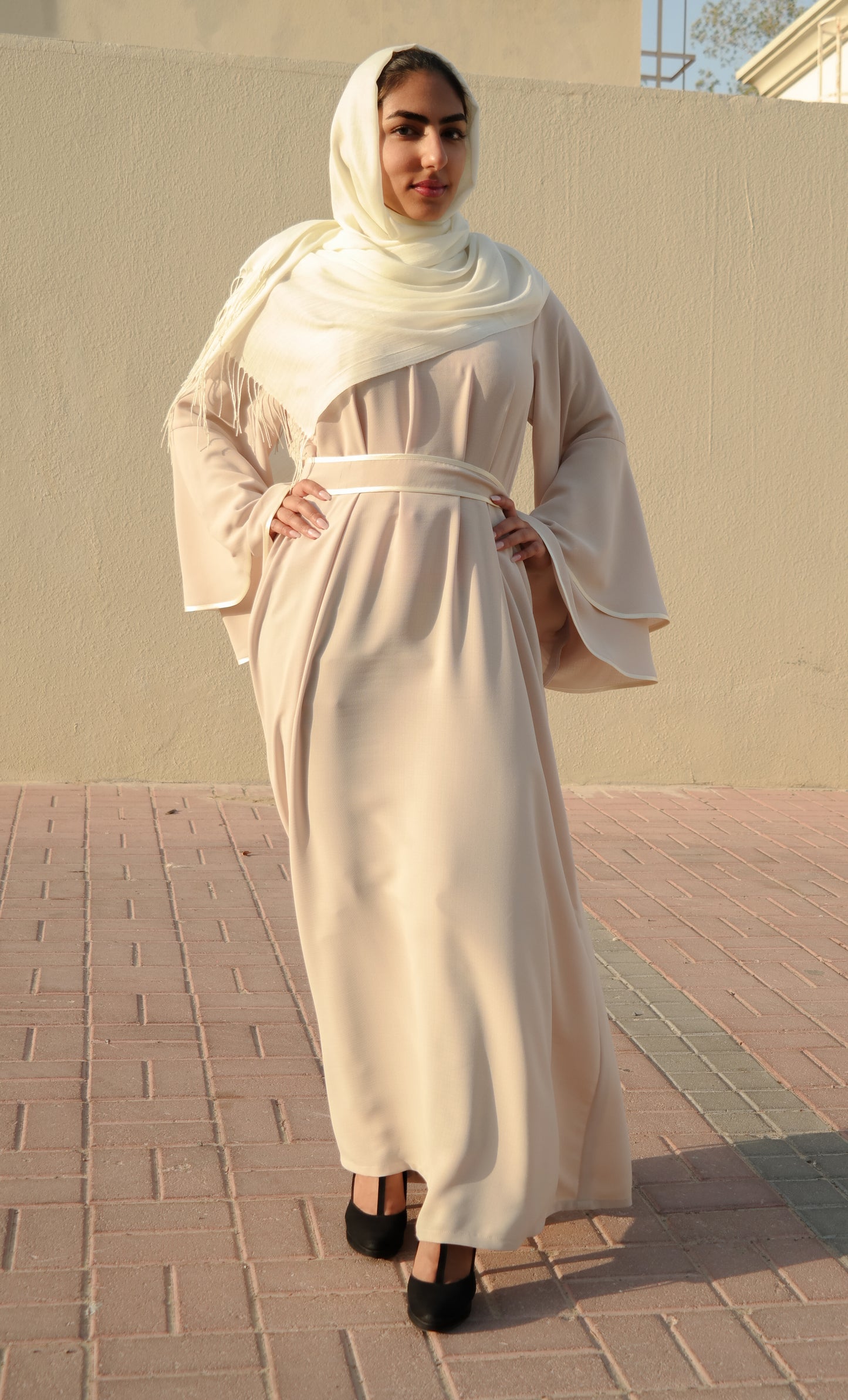 Nashiz Abaya - Cream / Salmon Pink