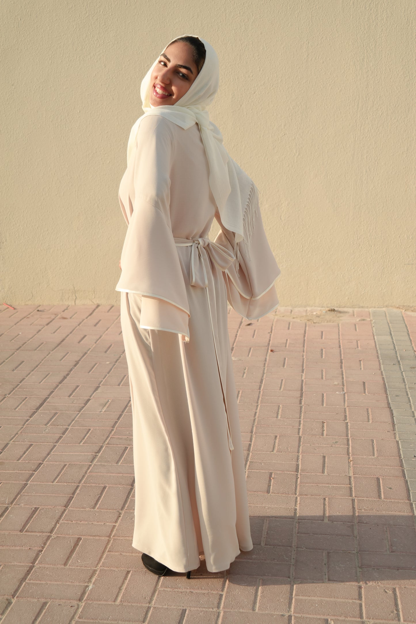 Nashiz Abaya - Cream / Salmon Pink