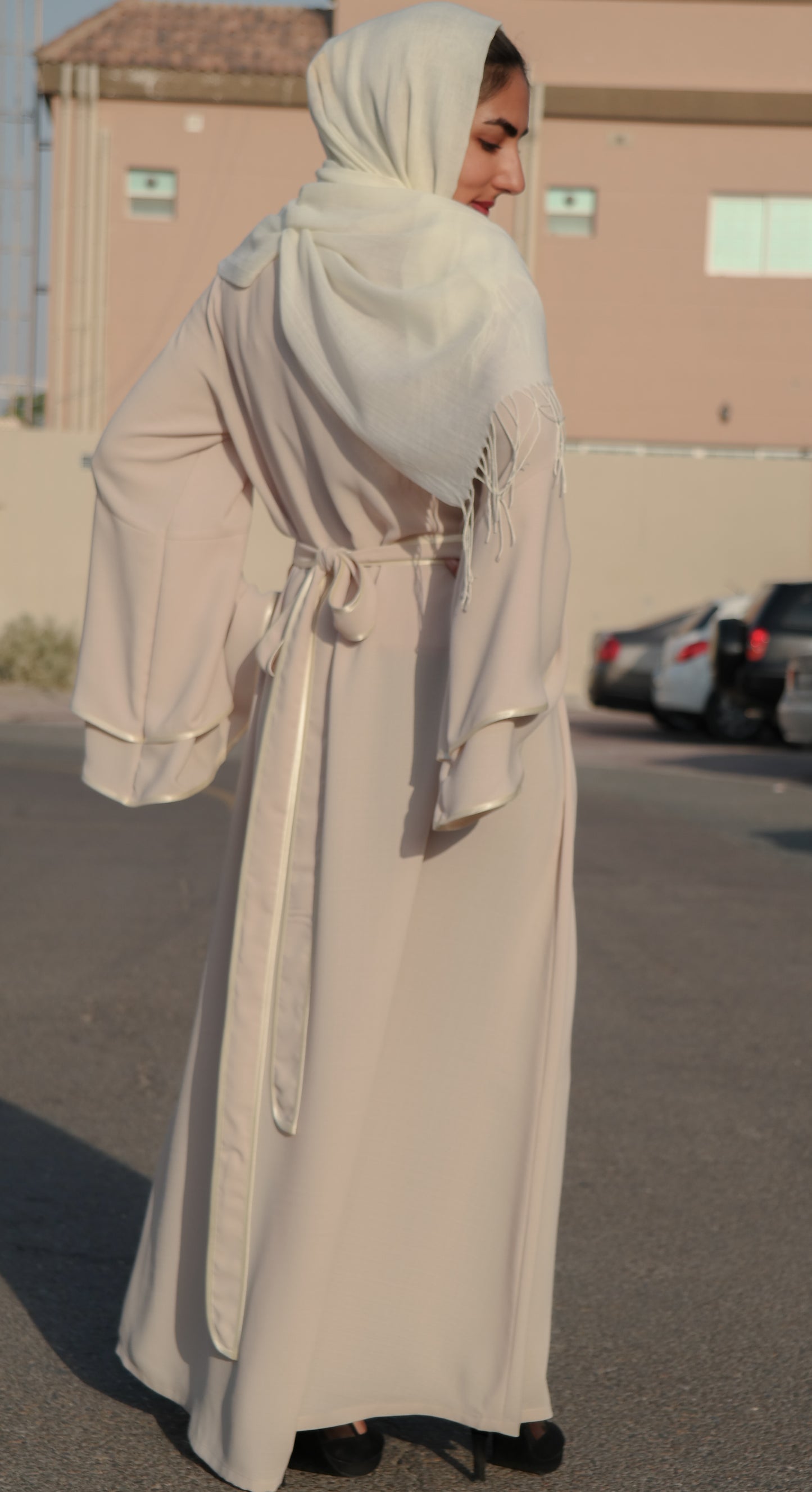 Nashiz Abaya - Cream / Salmon Pink